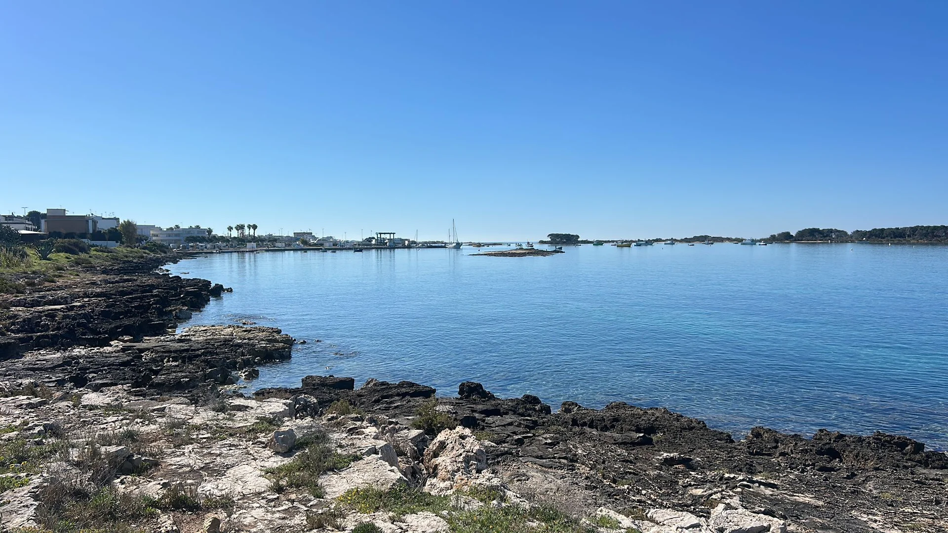 Scogliera e mare cristallino, Porto Cesareo