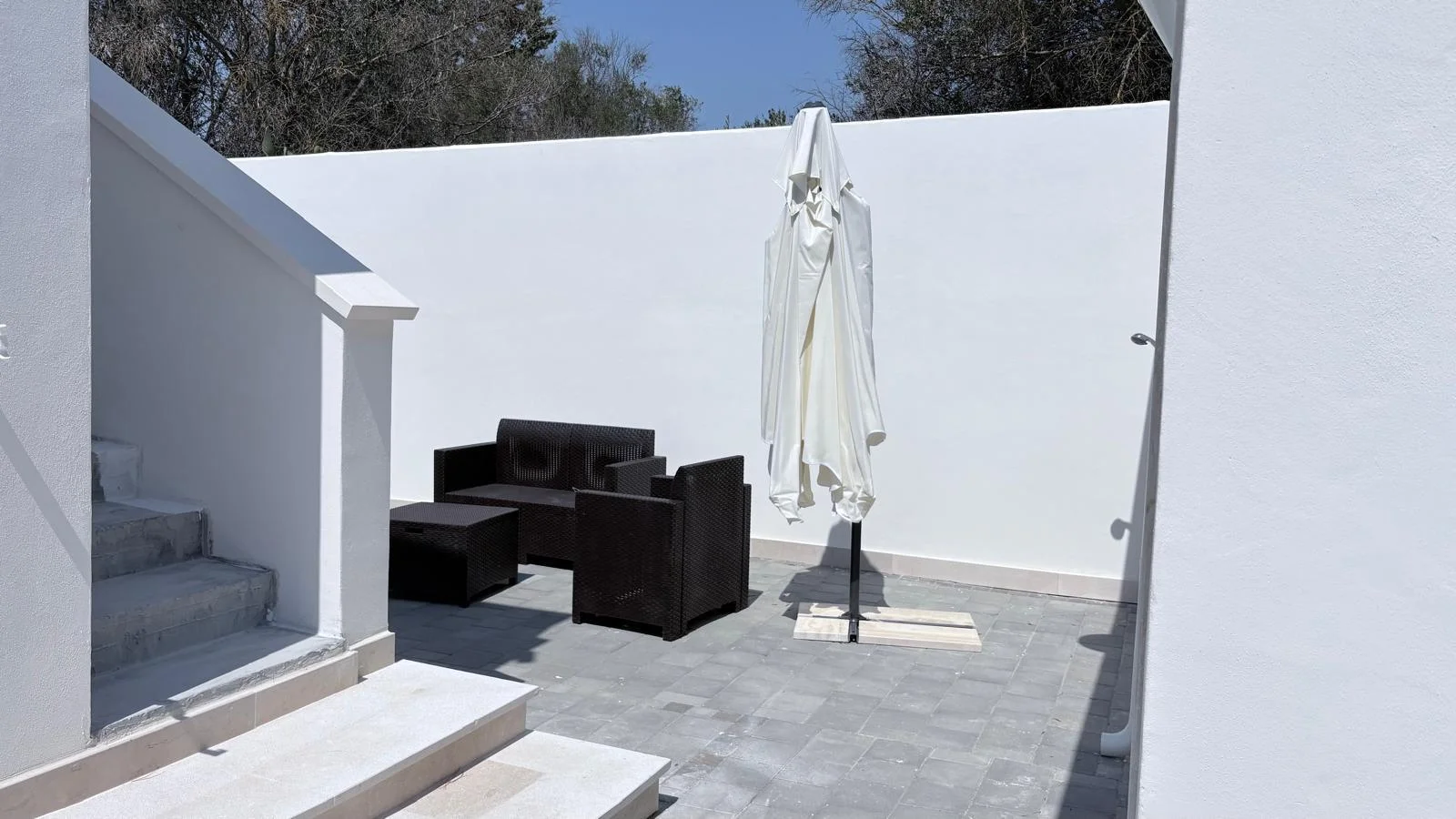 Tavoli e sedute in giardino, B&B Peonia Porto Cesareo